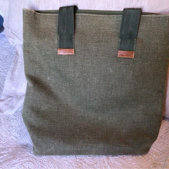 Mario Hernandez hand made tote in green - Picture 2 of 5